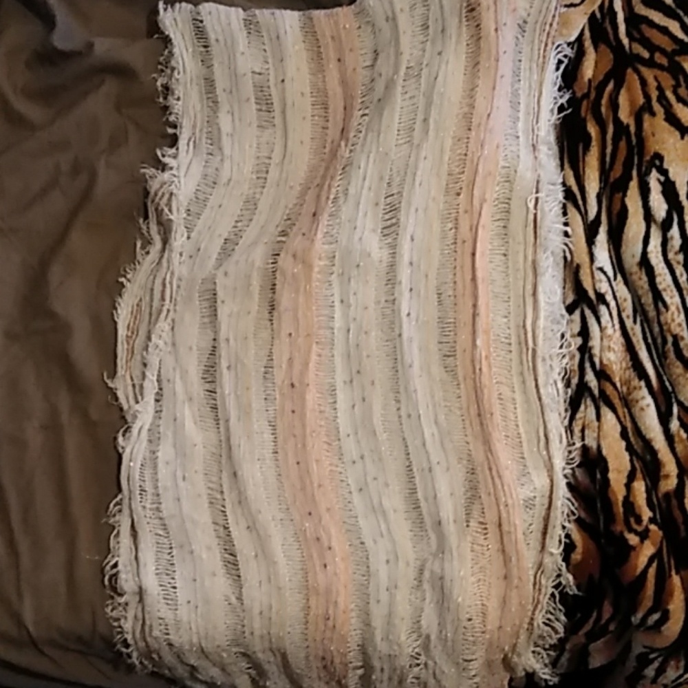 In exellent condition wrap around scarf